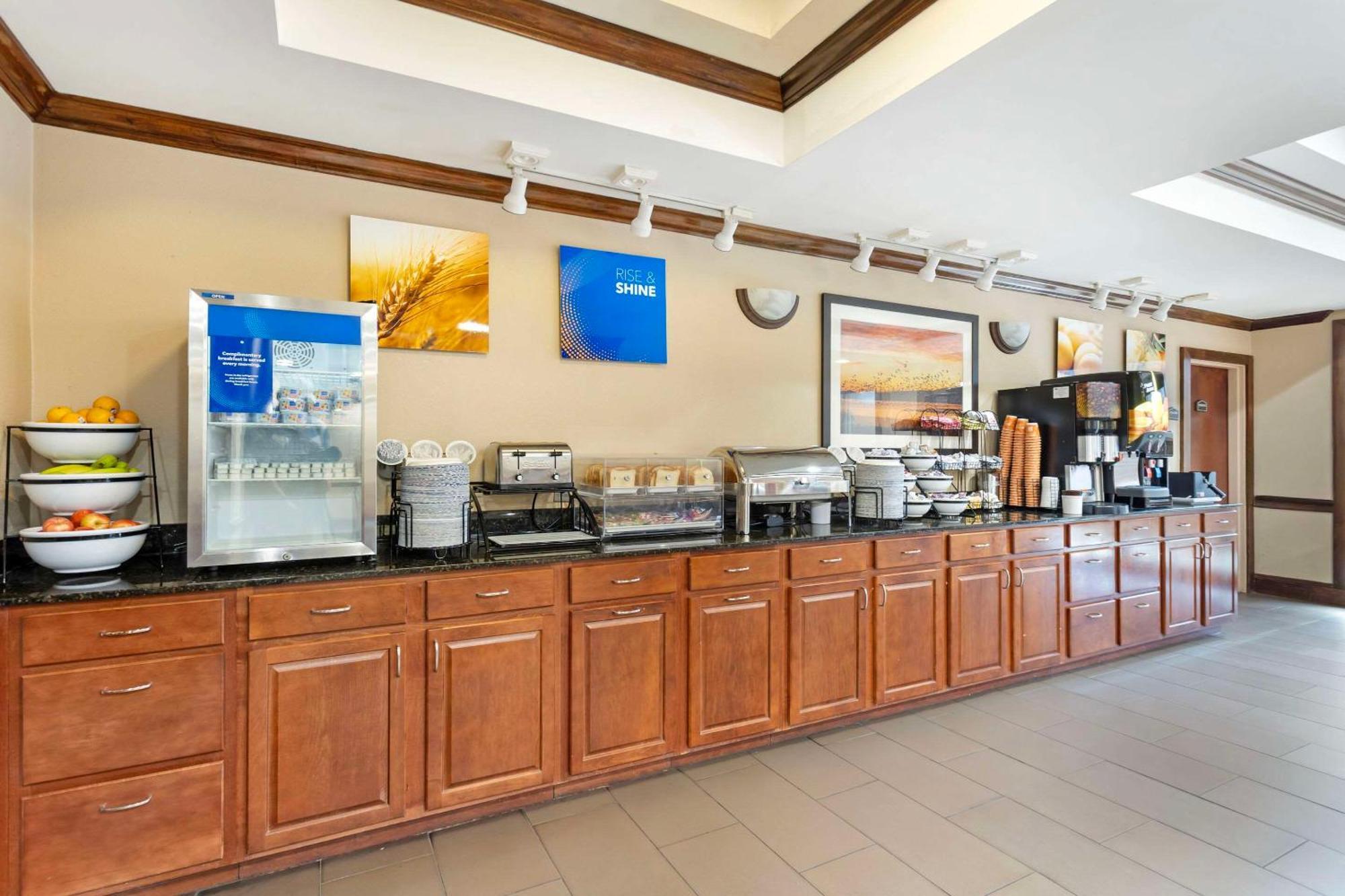 Comfort Inn & Suites Carneys Point Extérieur photo