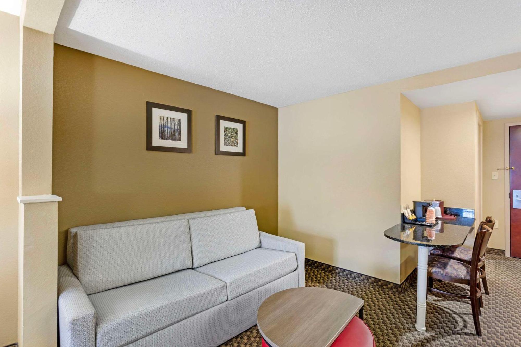 Comfort Inn & Suites Carneys Point Extérieur photo