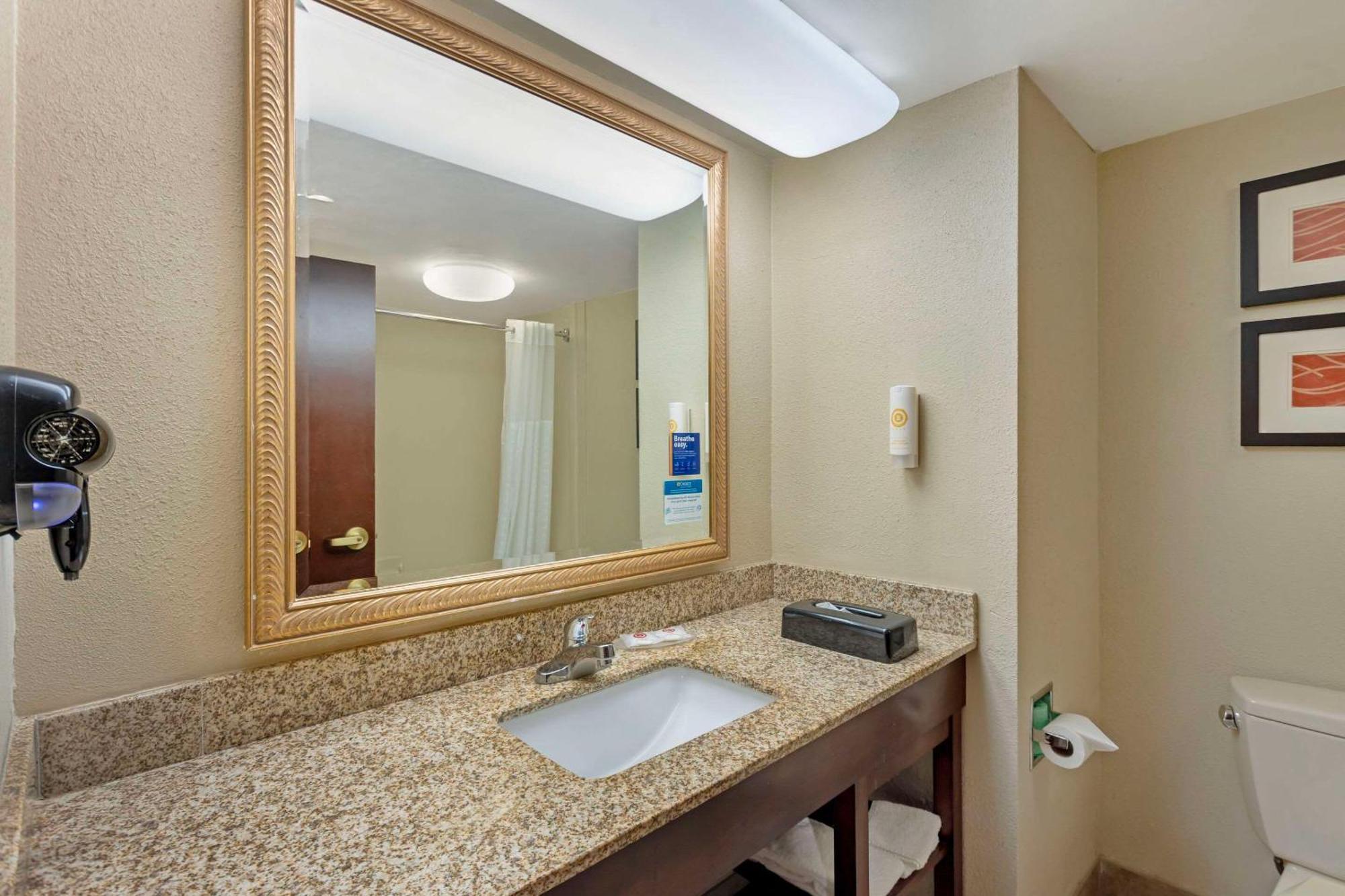 Comfort Inn & Suites Carneys Point Extérieur photo