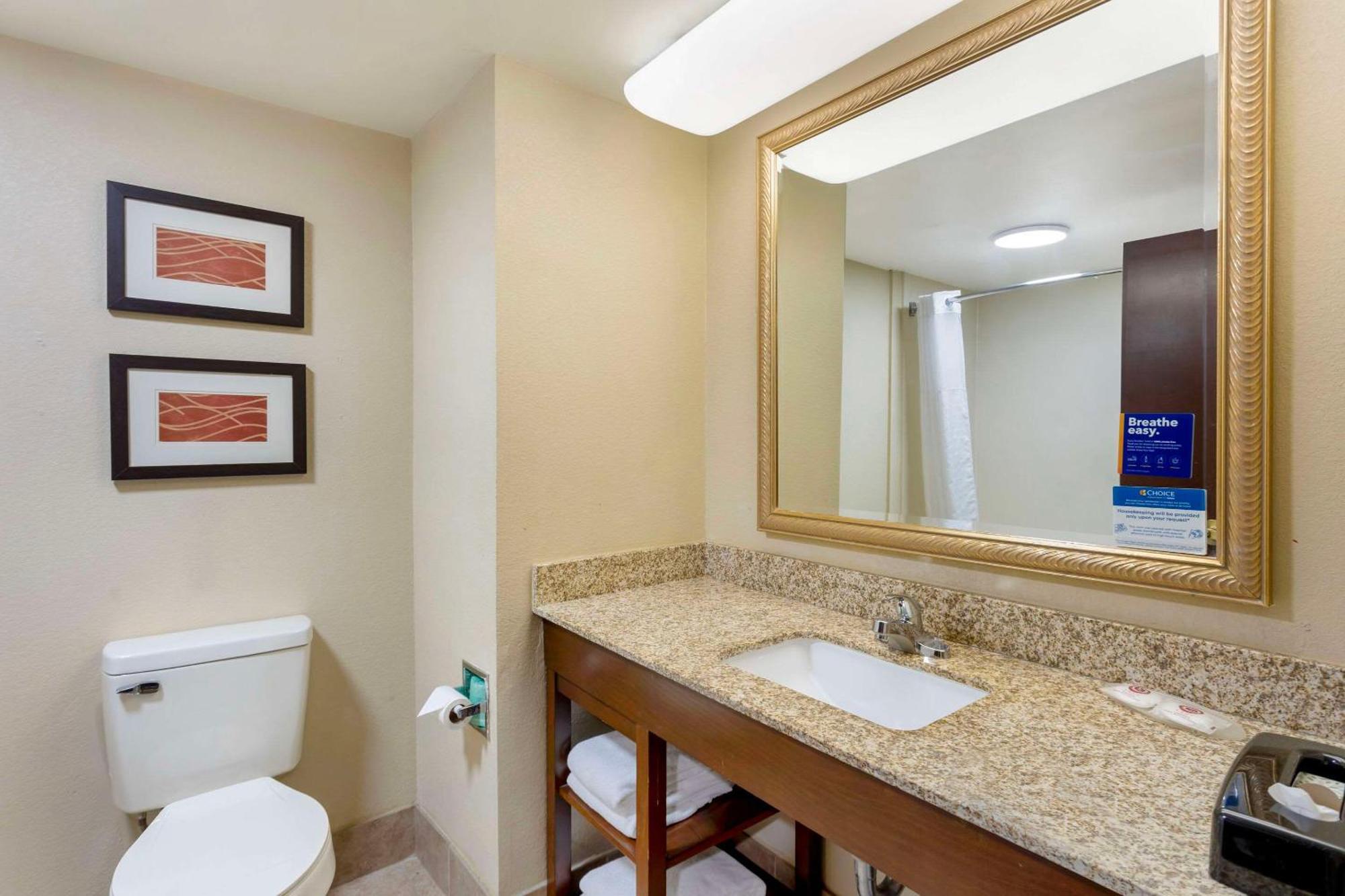 Comfort Inn & Suites Carneys Point Extérieur photo