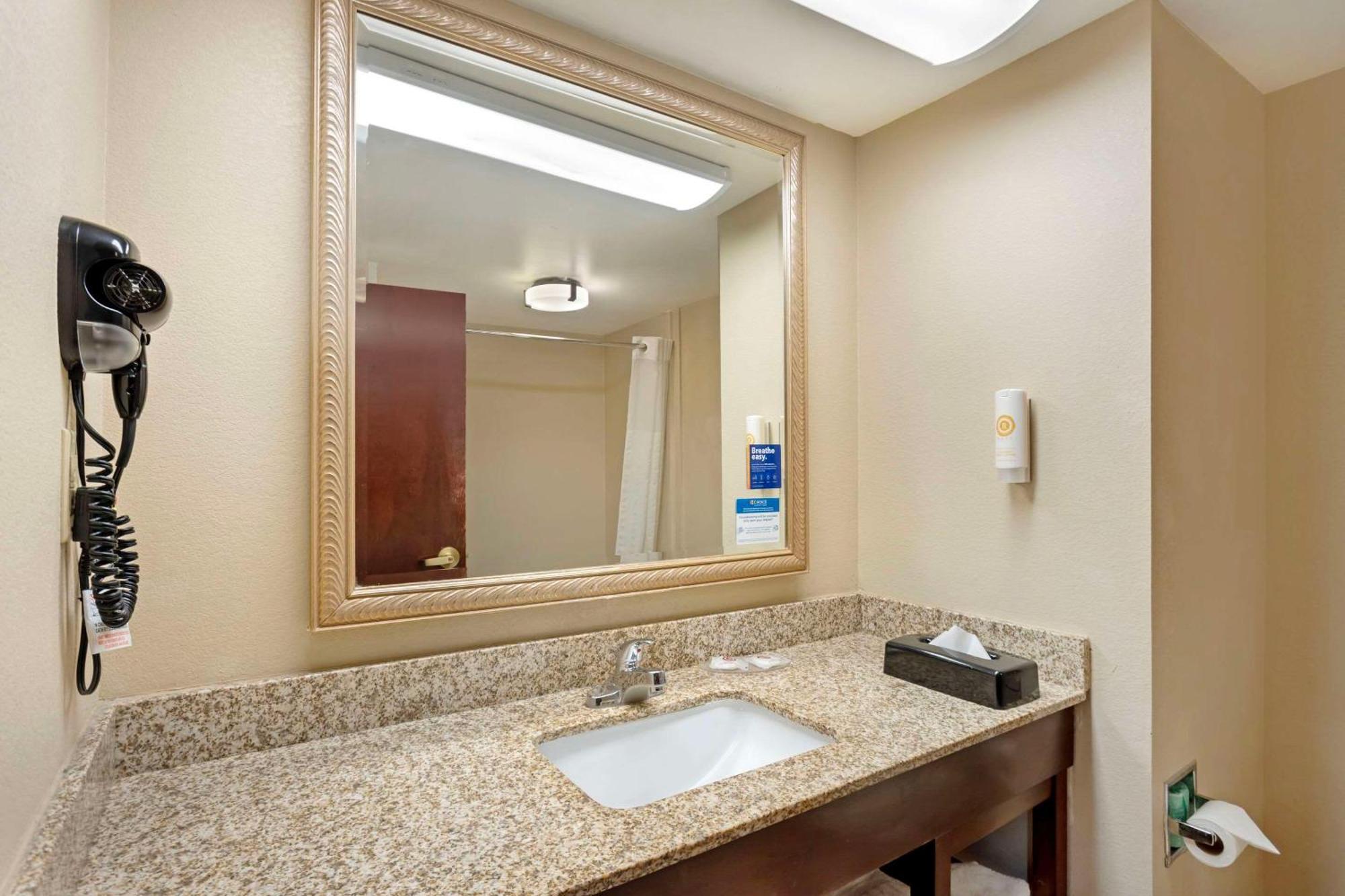 Comfort Inn & Suites Carneys Point Extérieur photo