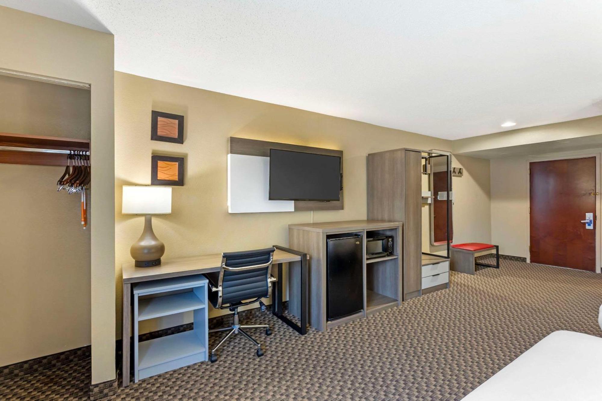 Comfort Inn & Suites Carneys Point Extérieur photo