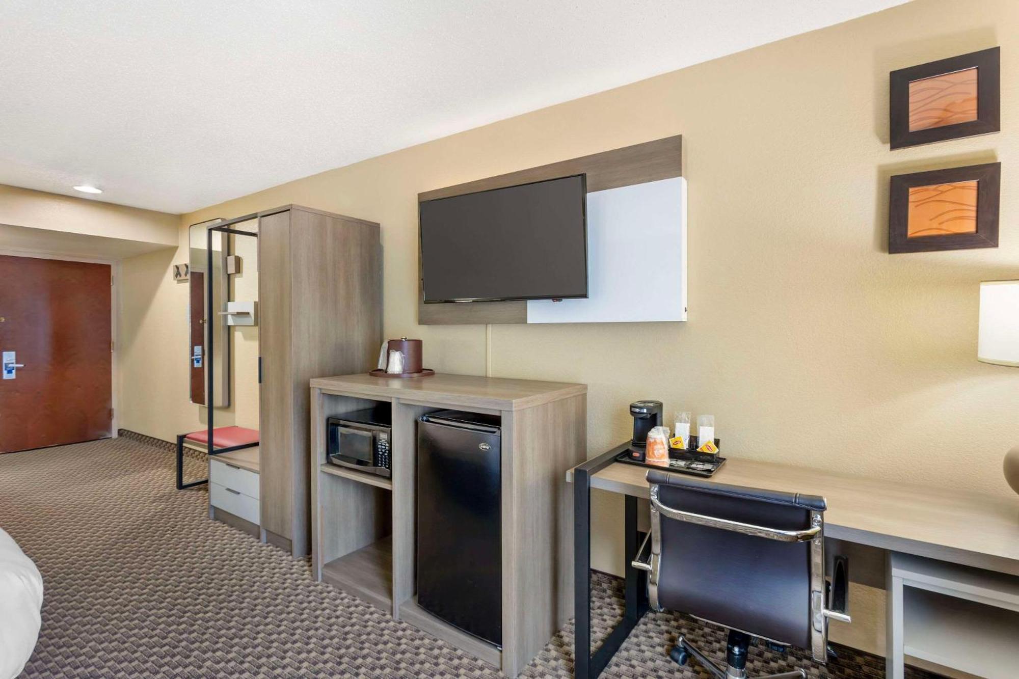 Comfort Inn & Suites Carneys Point Extérieur photo