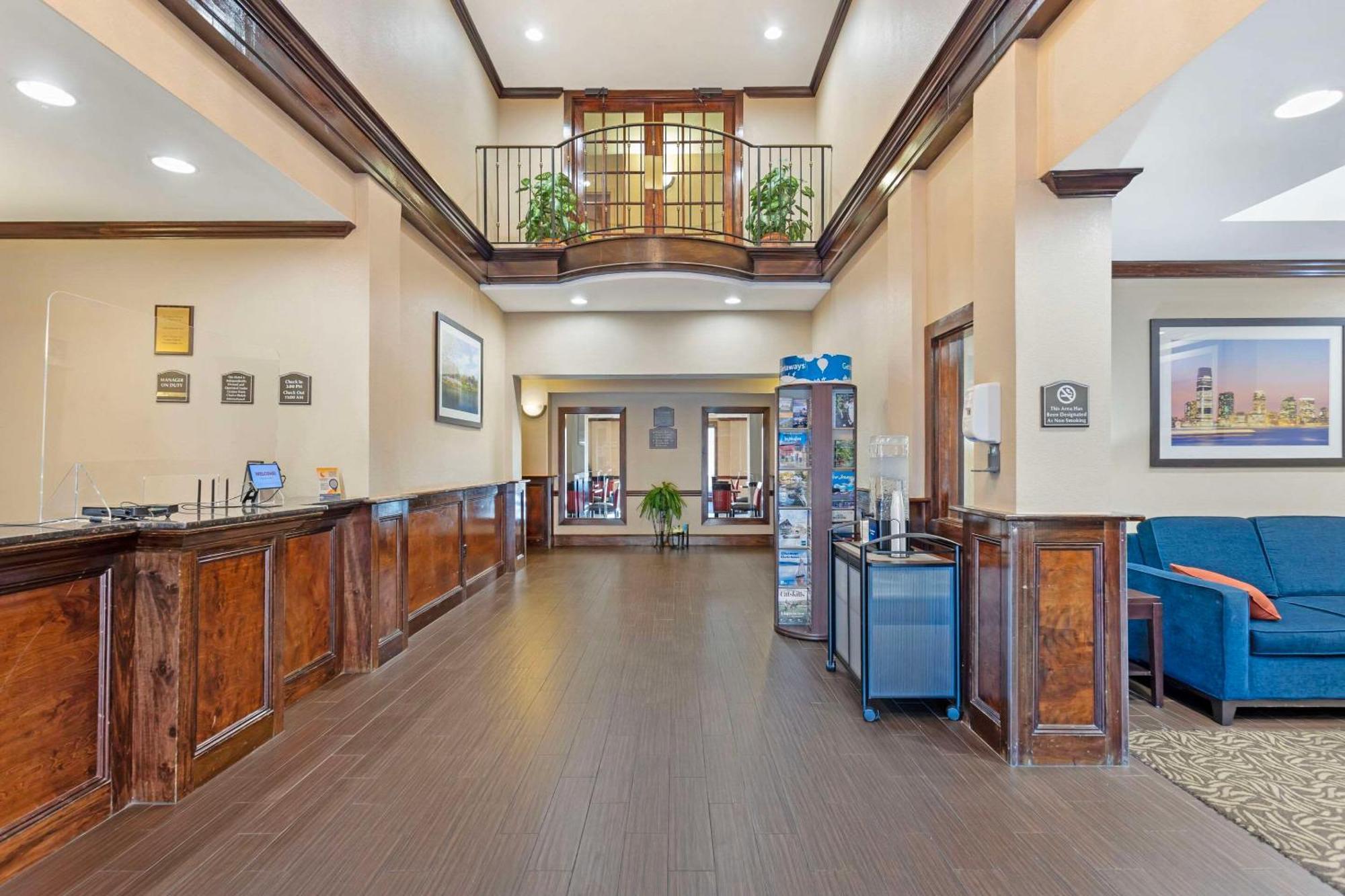Comfort Inn & Suites Carneys Point Extérieur photo